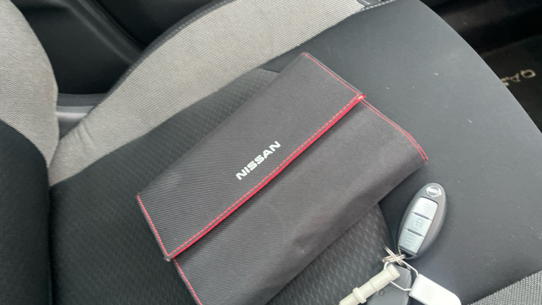 Nissan Qashqai 1.3 DiG-T N-Connecta 5dr [Glass Roof Pack] Petrol Hatchback